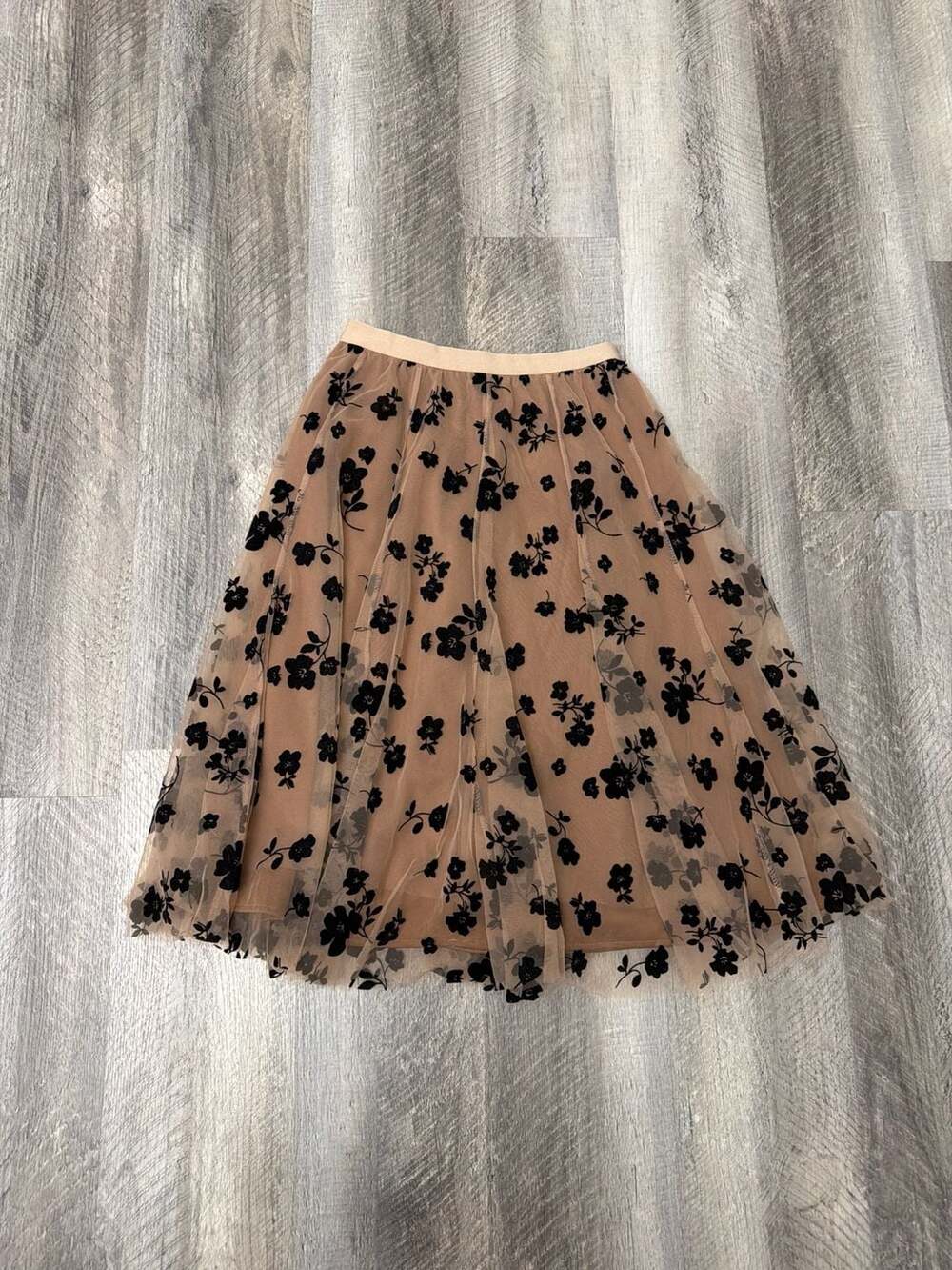 Chic Wish-Tulle Floral Burnout Midi Skirt Women S / M
A-Line Romantic Goth